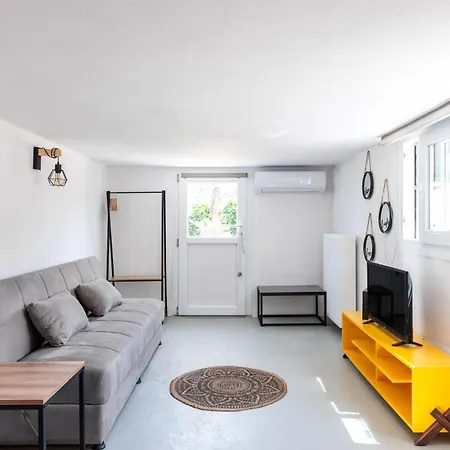 F & B Summer Collection - Apartment