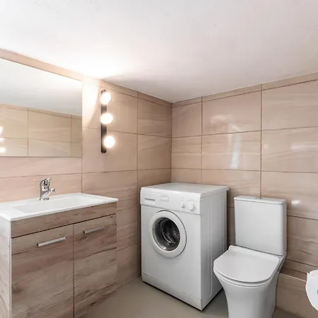 Lejlighed F & B Summer Collection -