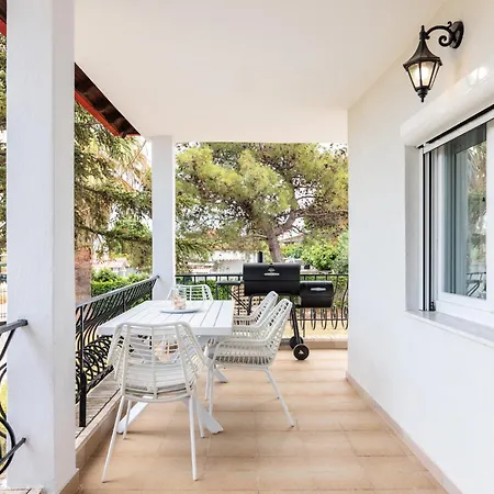 Apartment F & B Summer Collection -