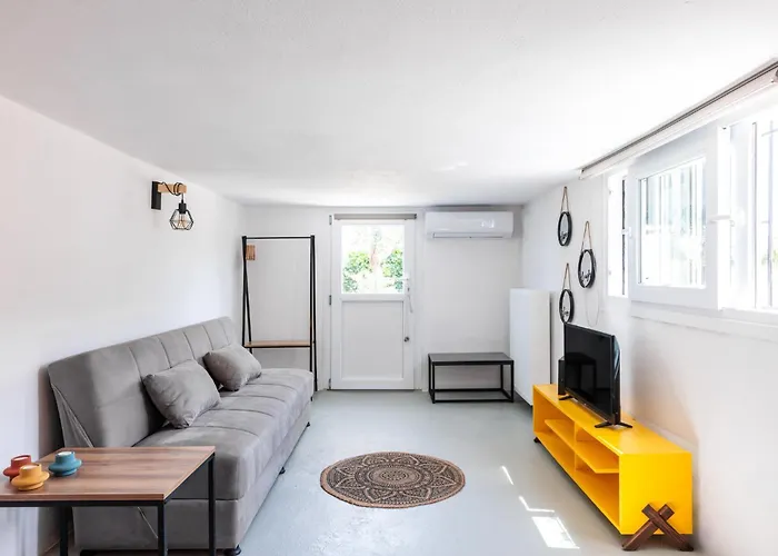 F & B Summer Collection - Apartment